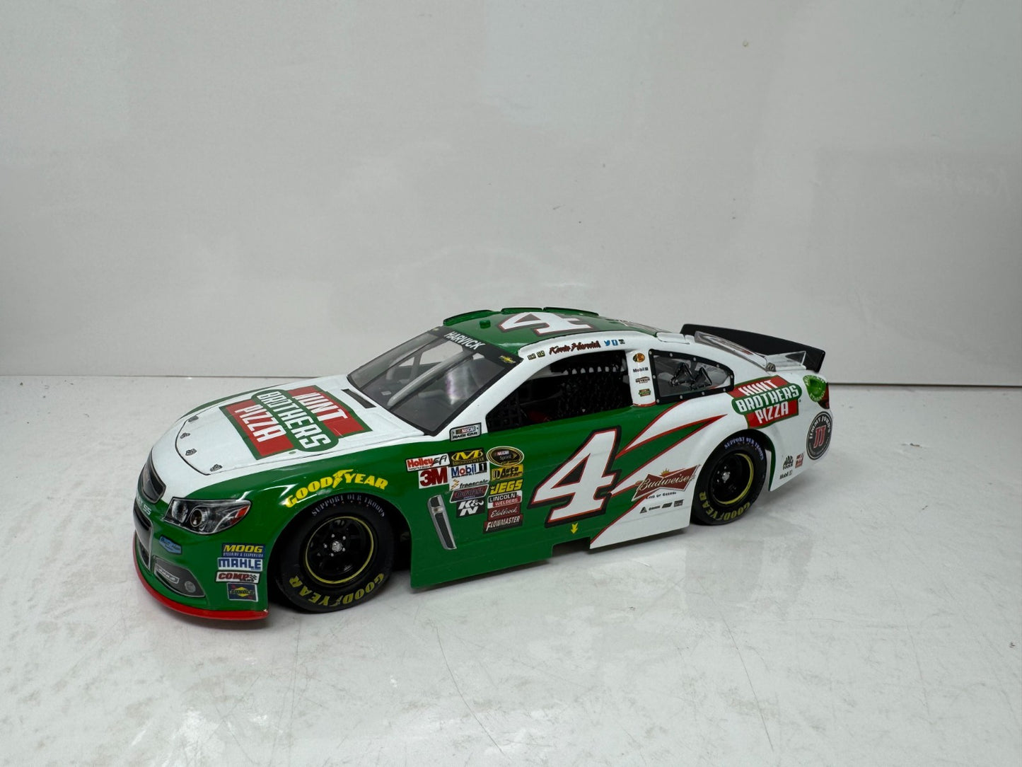 Lionel Racing Nascar #4 Kevin Harvick Hunts Brothers Pizza 2014 Chevy SS 1:24 Diecast