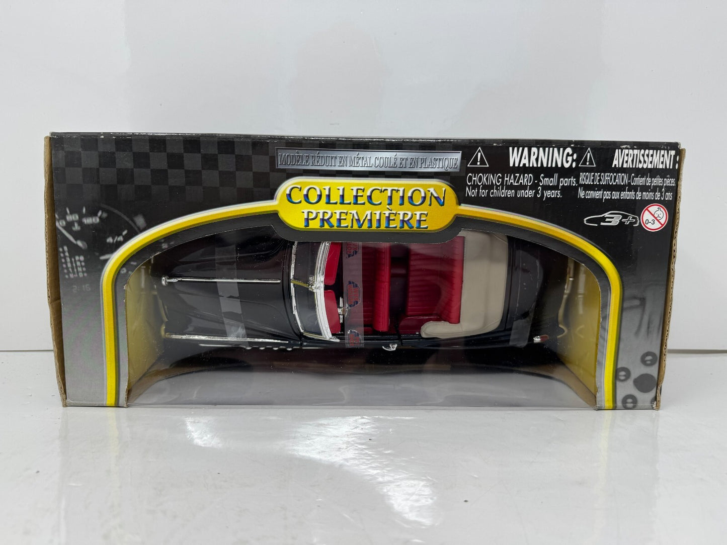 Motormax 1949 Buick Roadmaster Convertible Premiere Collection 1:18 Diecast