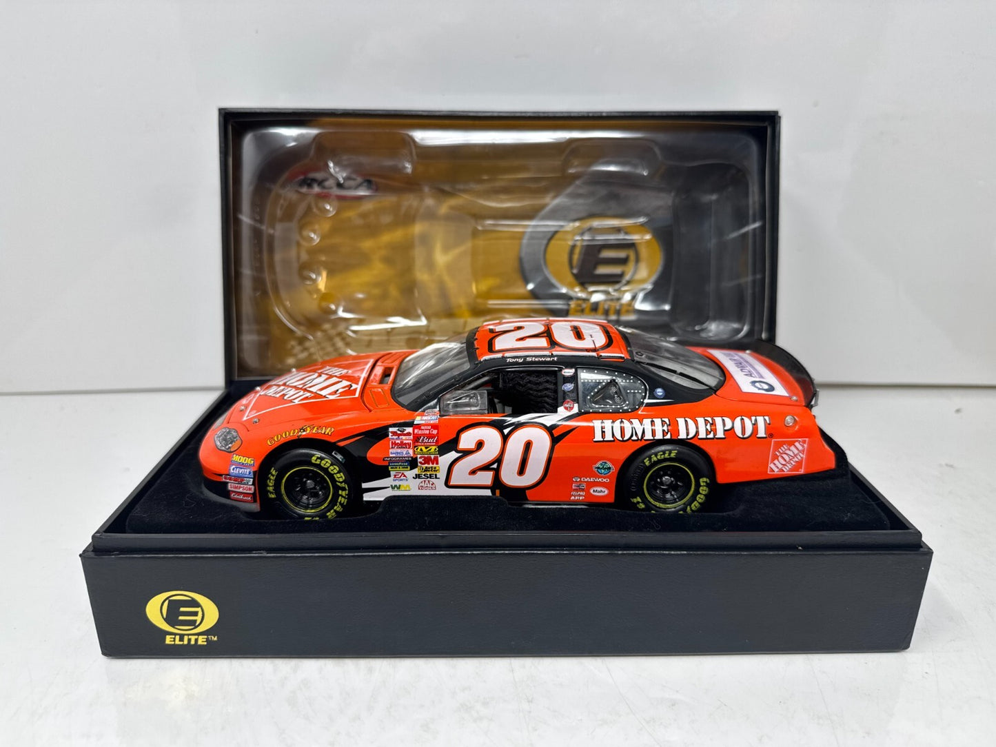 Action Nascar #20 Tony Stewart Home Depot 2003 Monte Carlo Elite 1:24 Diecast