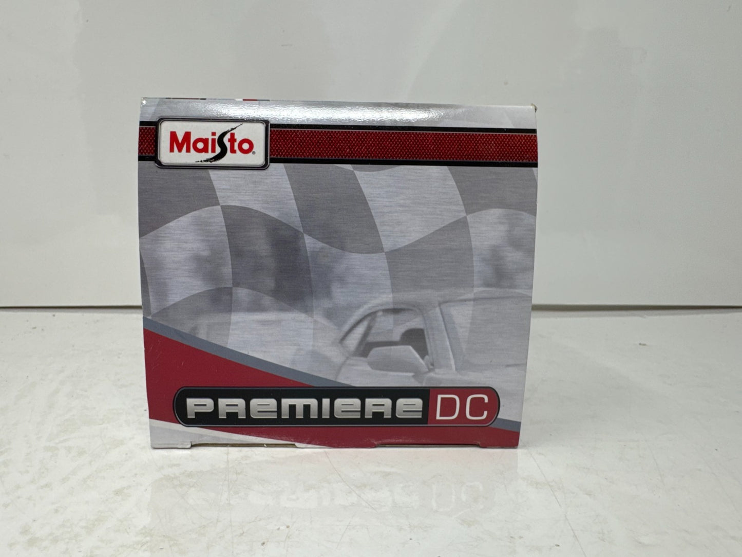 Maisto Premiere DC 2014 Chevrolet Stingray Convertible 1:24 Diecast