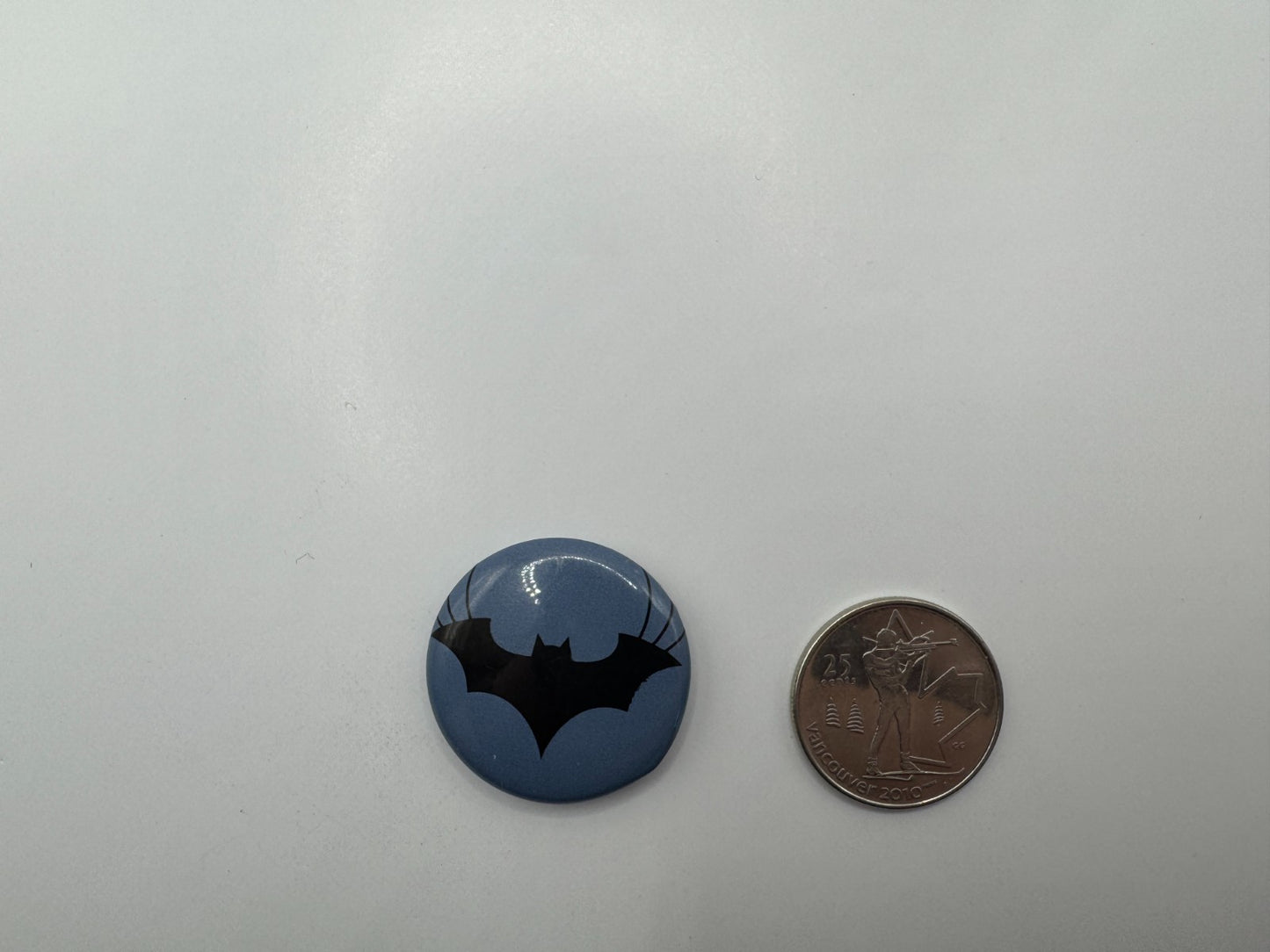 DC Batman Bat Sign Logo Pin-back Button UDT1