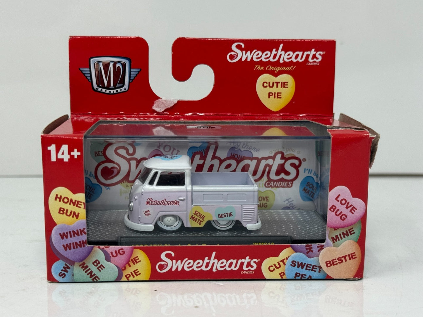 M2 Machines Sweethearts 1960 Volkswagen VW Single Cab Truck 1:64 Diecast