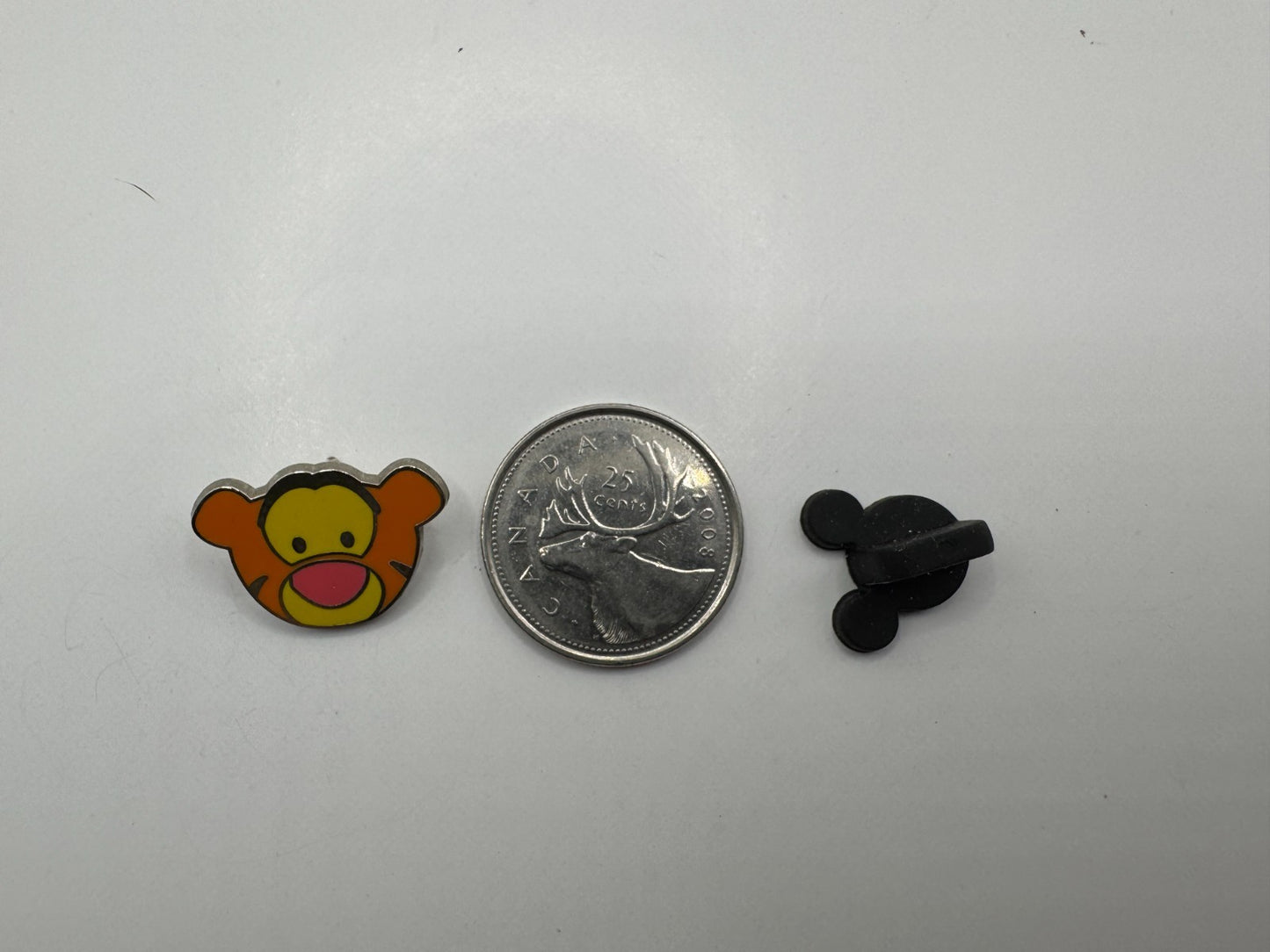 Disney Cute Characters Winnie the Pooh Tigger Face Trading Pin DC1S18