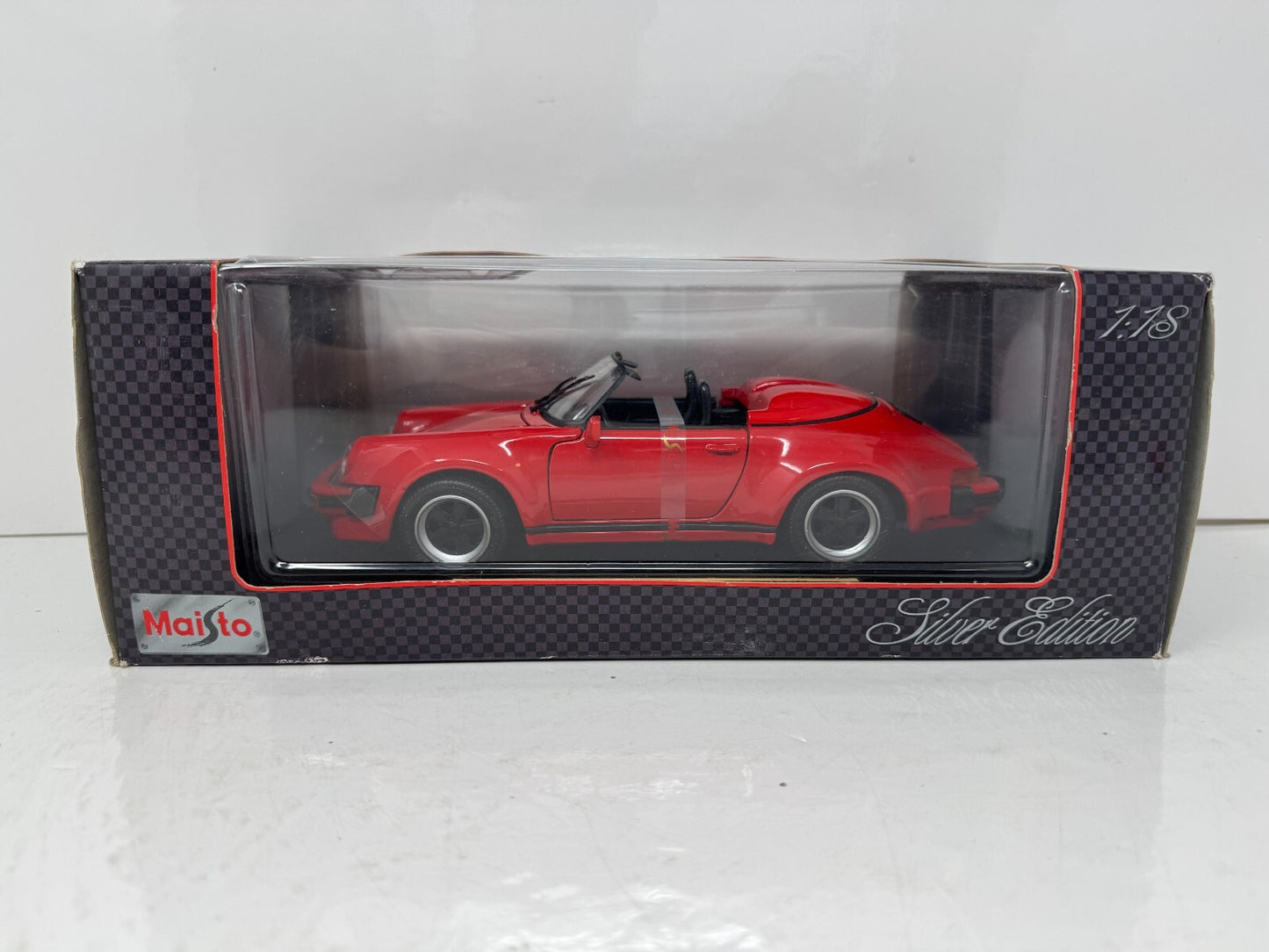 Maisto 1989 Porsche 911 Speedster Silver Edition 1:18 Diecast