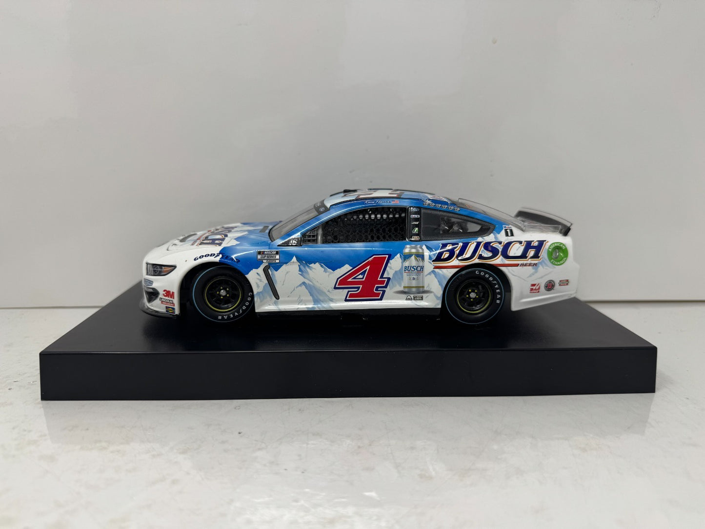 Lionel Racing Nascar #4 Kevin Harvick Busch Beer Darlington Ford Mustang 1:24 Diecast