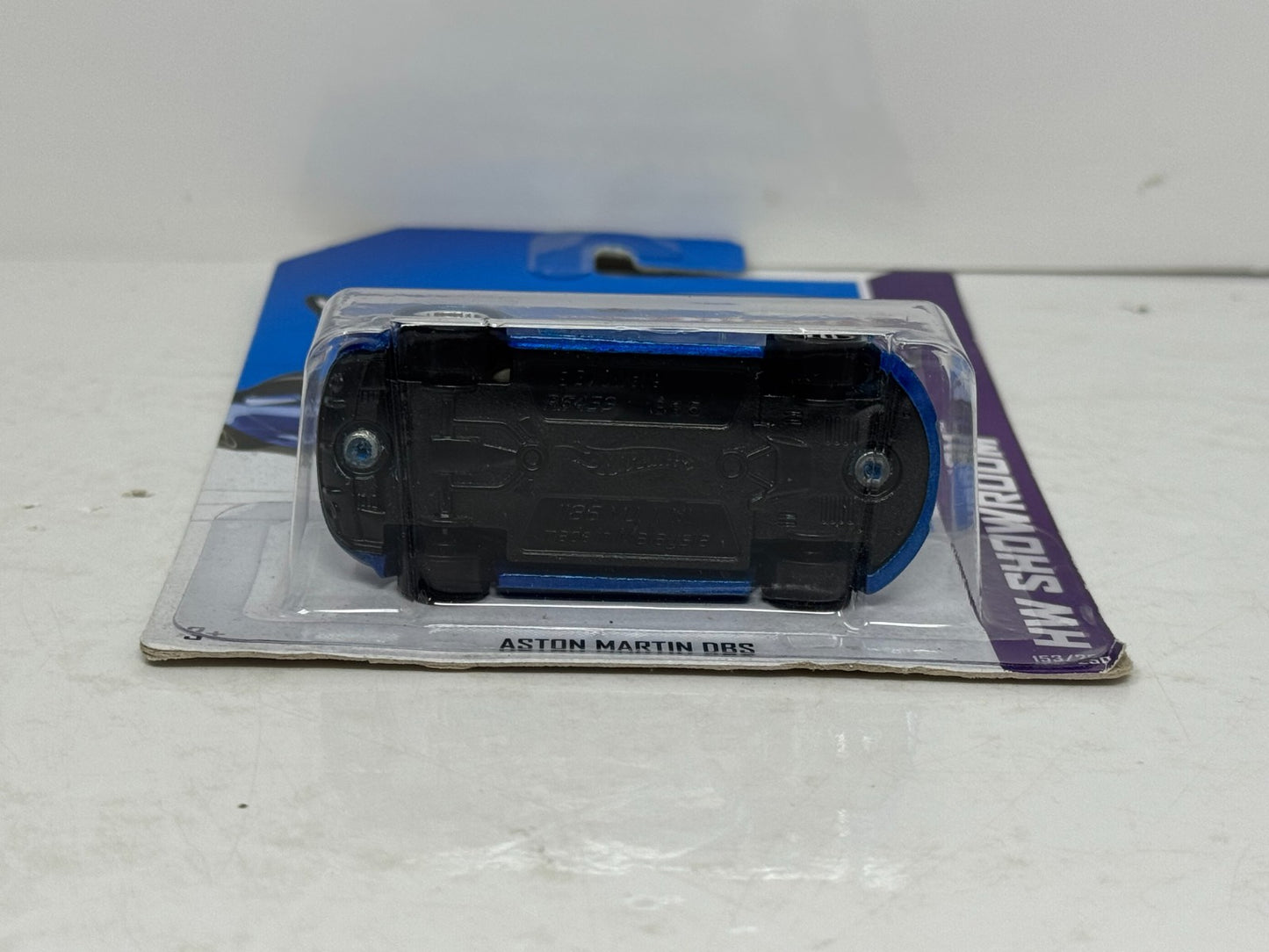 Hot Wheels Showroom Aston Martin DBS 1:64 Diecast
