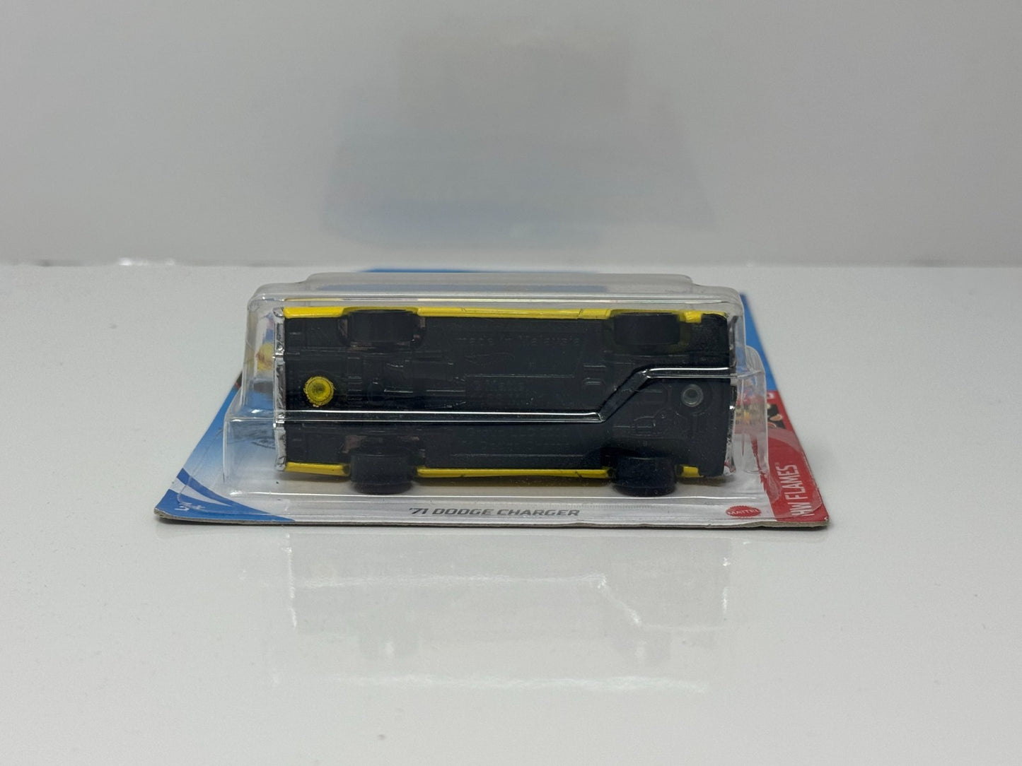 Hot Wheels Flames 1971 Dodge Charger 1:64 Diecast Yellow
