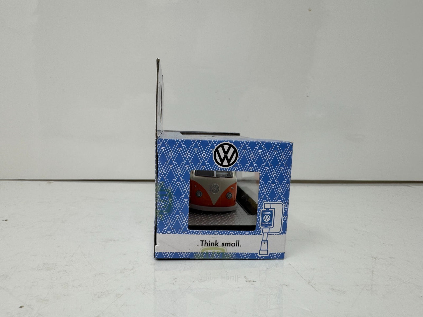 M2 Machines 1960 Volkswagen VW Single Cab Truck 1:64 Diecast