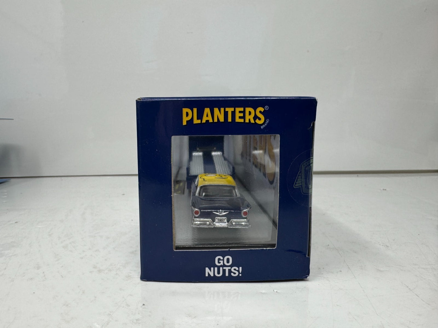 M2 Machines Auto Haulers 1957 Ford Fairlane 500 & 1970 Ford COE 1:64 Diecast