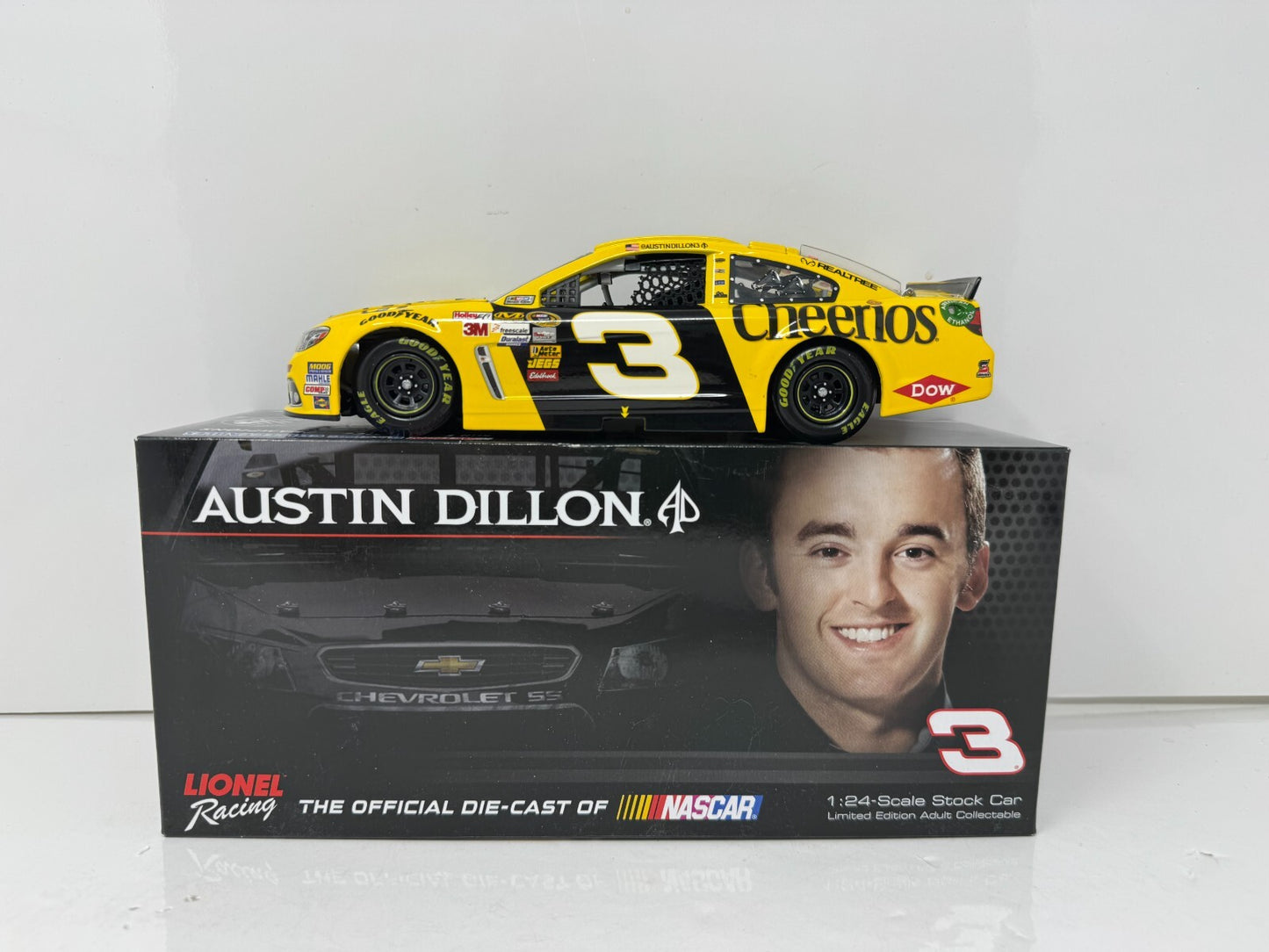 Lionel Racing Nascar #3 Austin Dillon Cheerios Black Chassis 2014 SS 1:24 Diecast