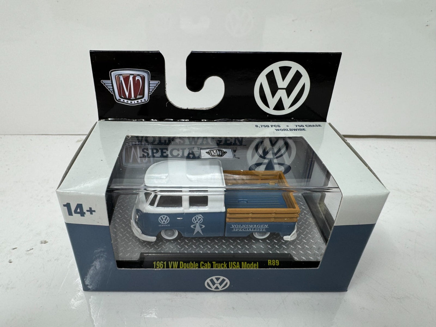 M2 Machines 1961 Volkswagen VW Double Cab Truck USA Model 1:64 Diecast
