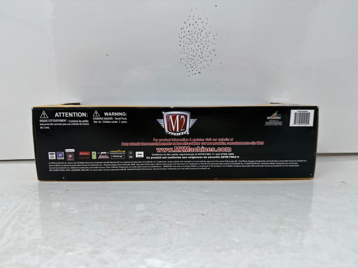 M2 Auto-Haulers 1956 Ford COE & 1970 Ford Torino Cobra CHASE 1:64 Diecast