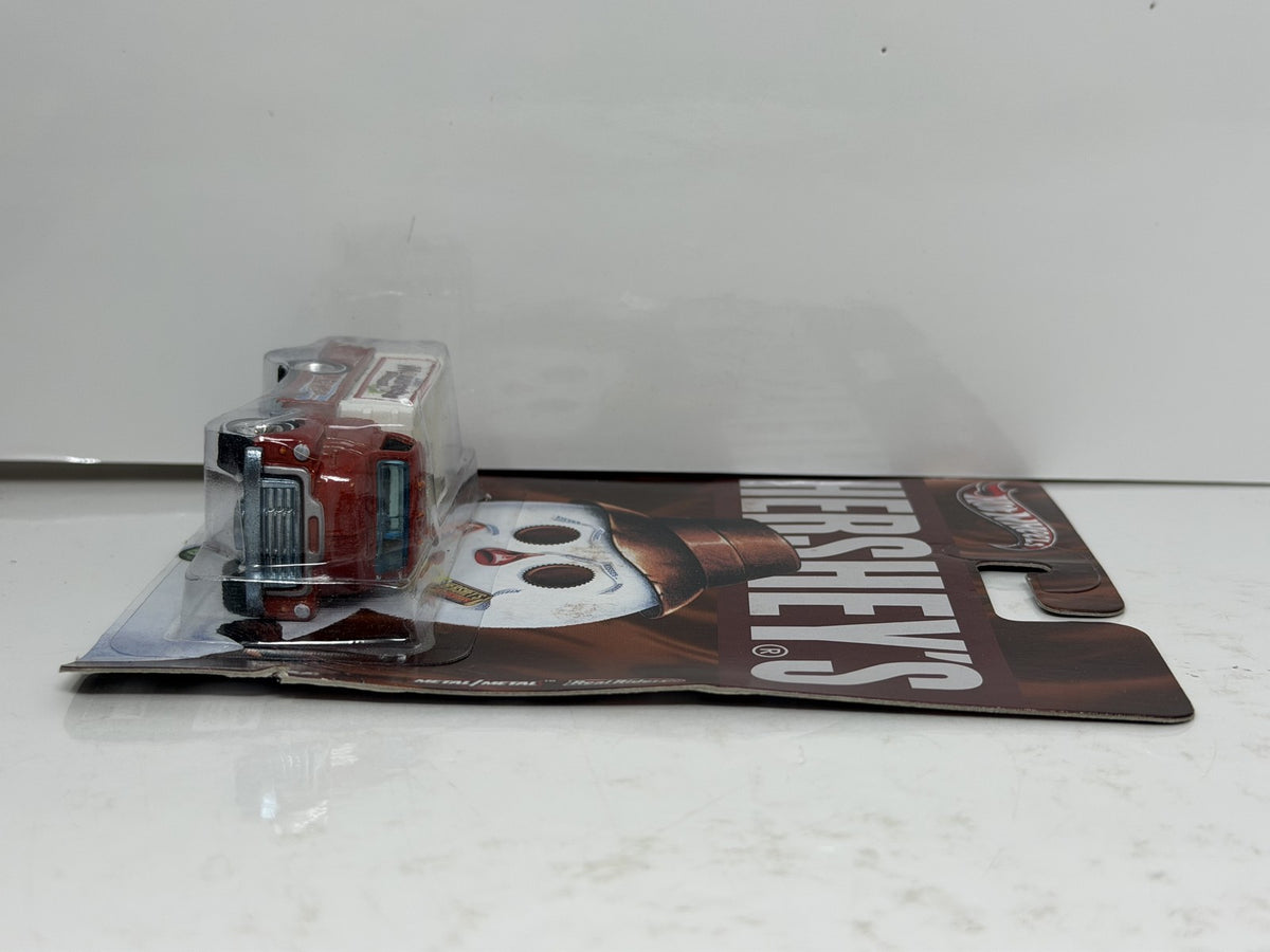 Hot Wheels Hershey's Mounds 1951 GMC C.O.E. 1:64 Diecast Real Riders