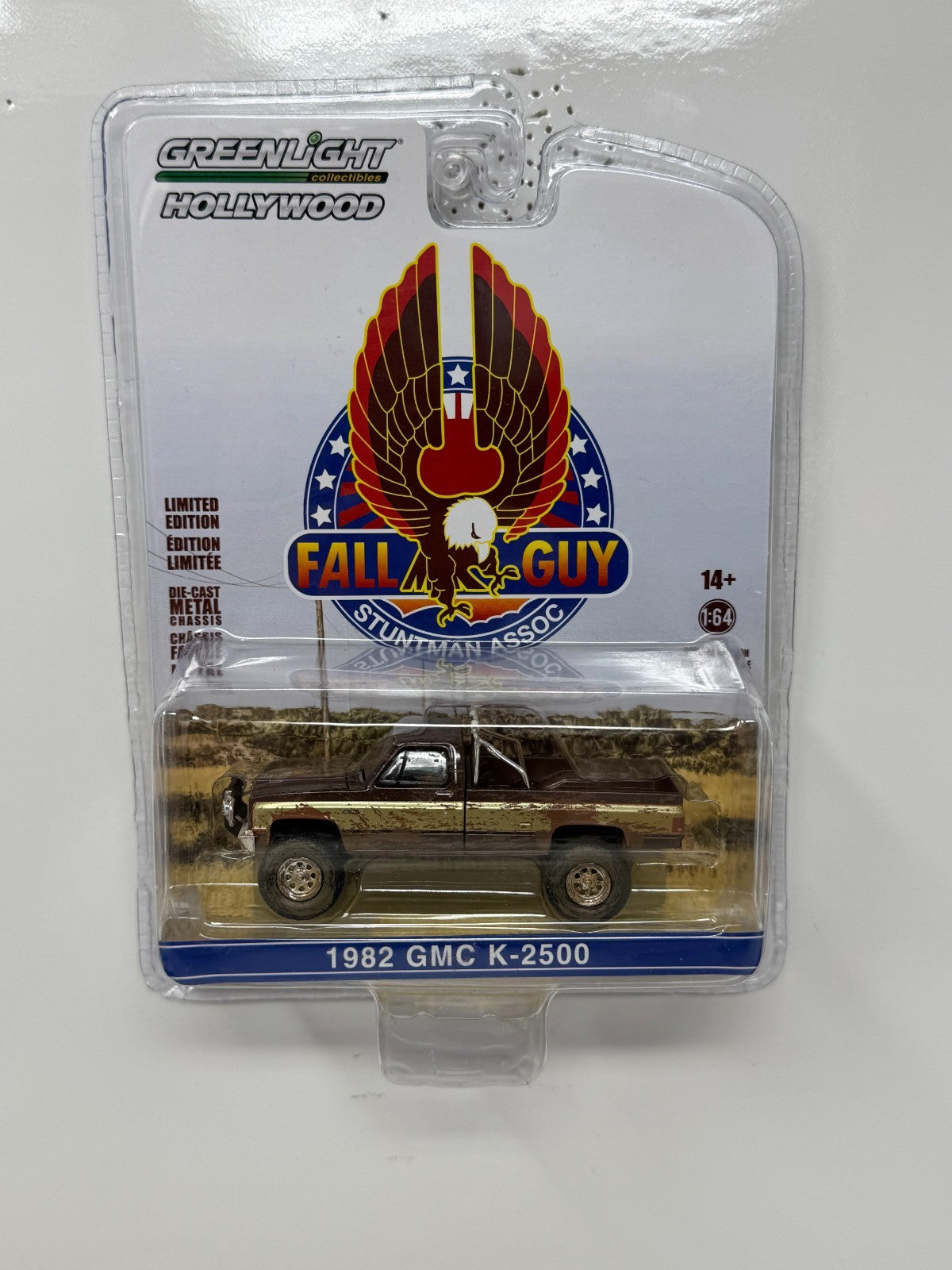 Greenlight Hollywood 1982 GMC K-2500 Fall Guy Stuntman Assoc 1:64 Diecast Dirty