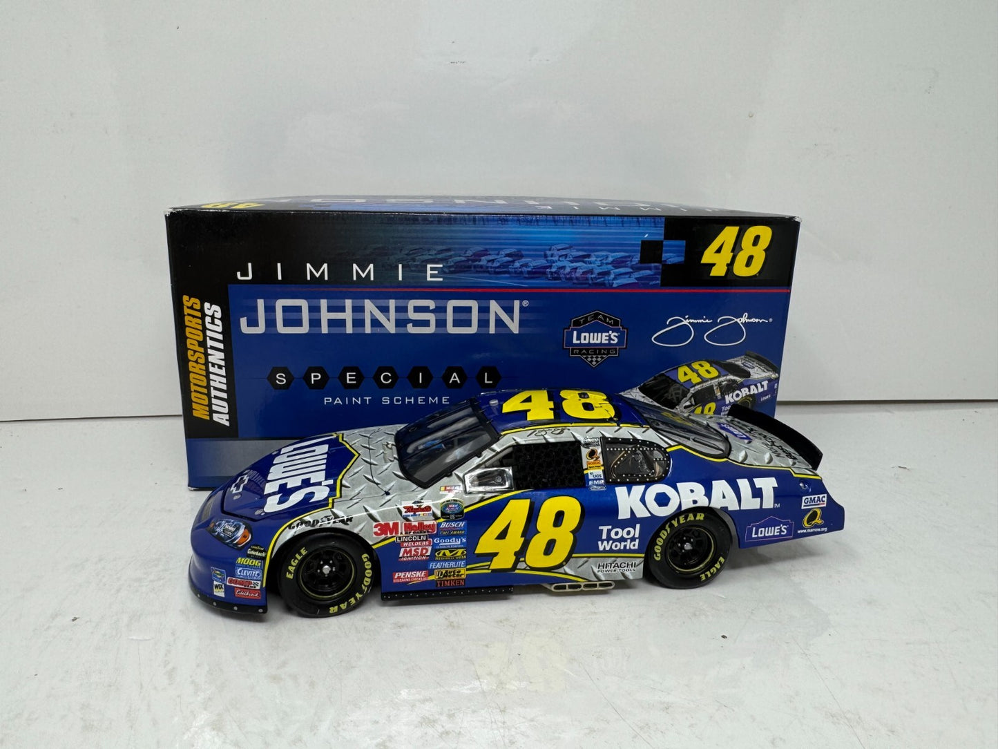 Motorsports Authentics #48 Jimmie Johnson Lowe's Kobalt 2006 Chevy 1:24 Diecast