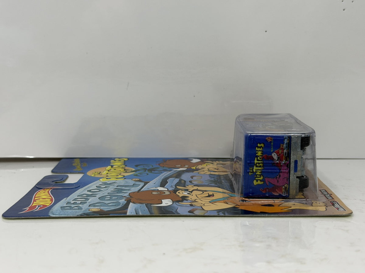 Hot Wheels The Flintstones Bedrock Bowl Hiway Hauler 1:64 Diecast Real Riders
