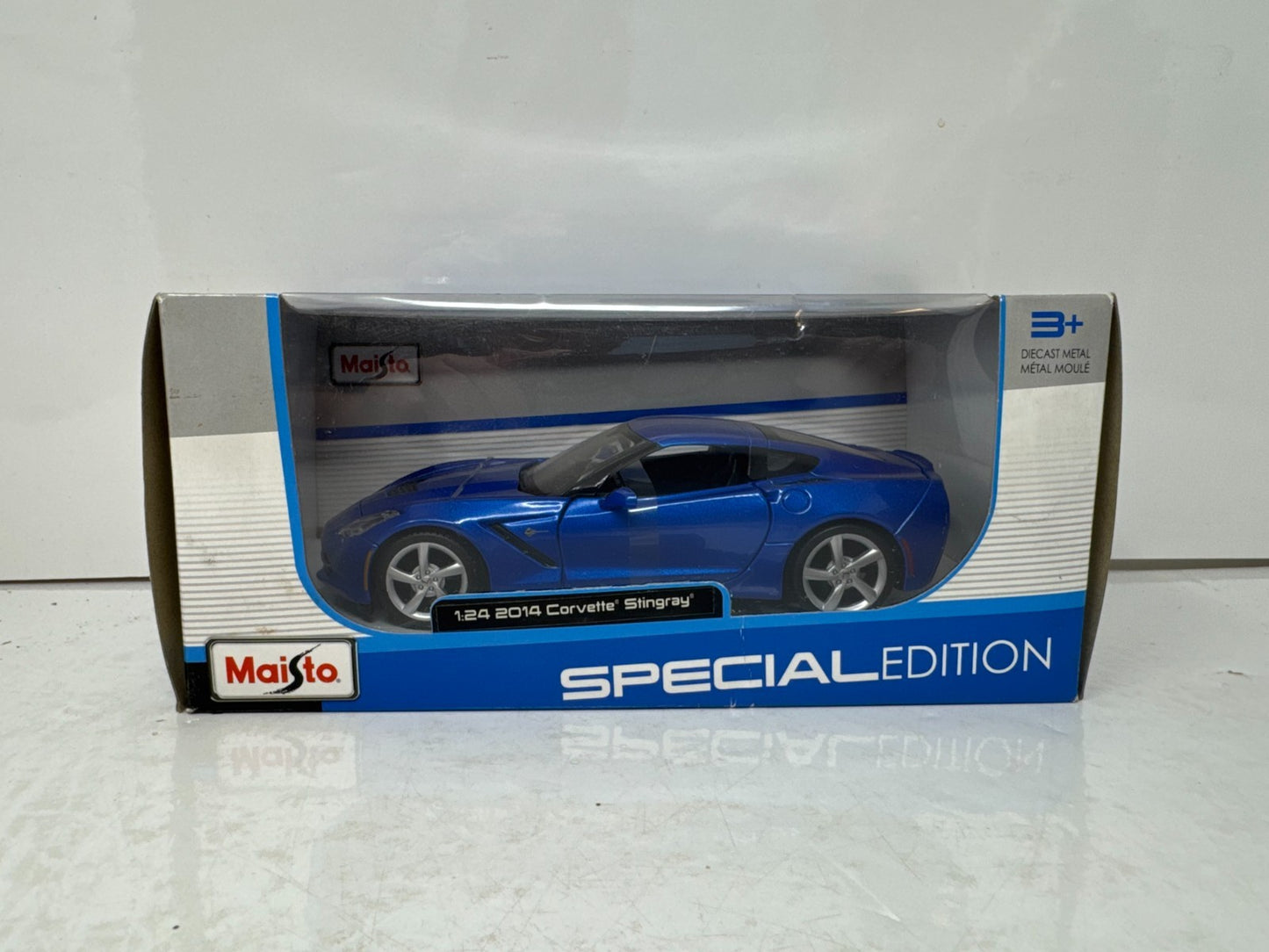 Maisto 2014 Chevrolet Corvette Stingray Special Edition 1:24 Diecast