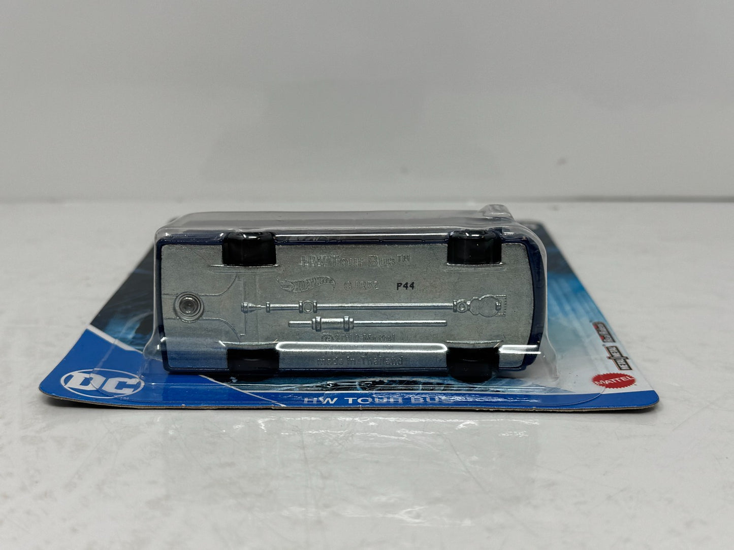 Hot Wheels Premium DC Batman HW Tour Bus 1:64 Diecast