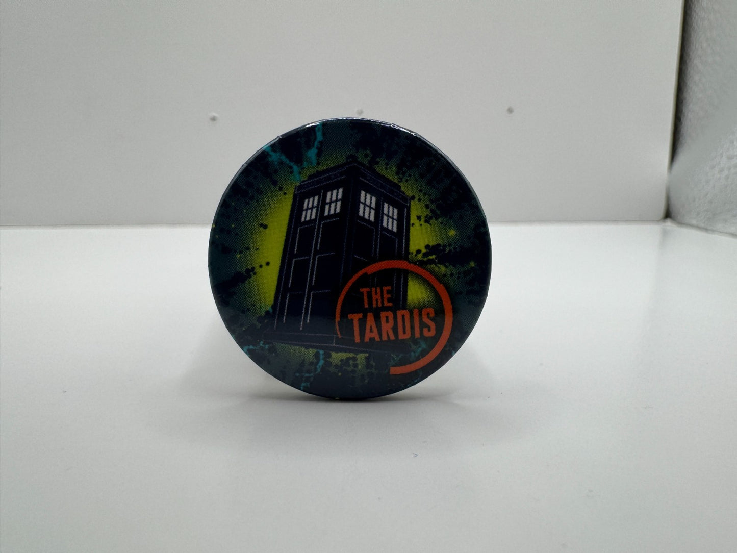 Doctor Who The Tardis Pin-back Button UDT1
