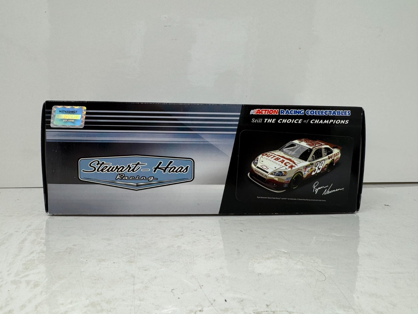 Lionel Nascar #39 Ryan Newman Outback Steakhouse 2012 Chevy Impala 1:24 Diecast