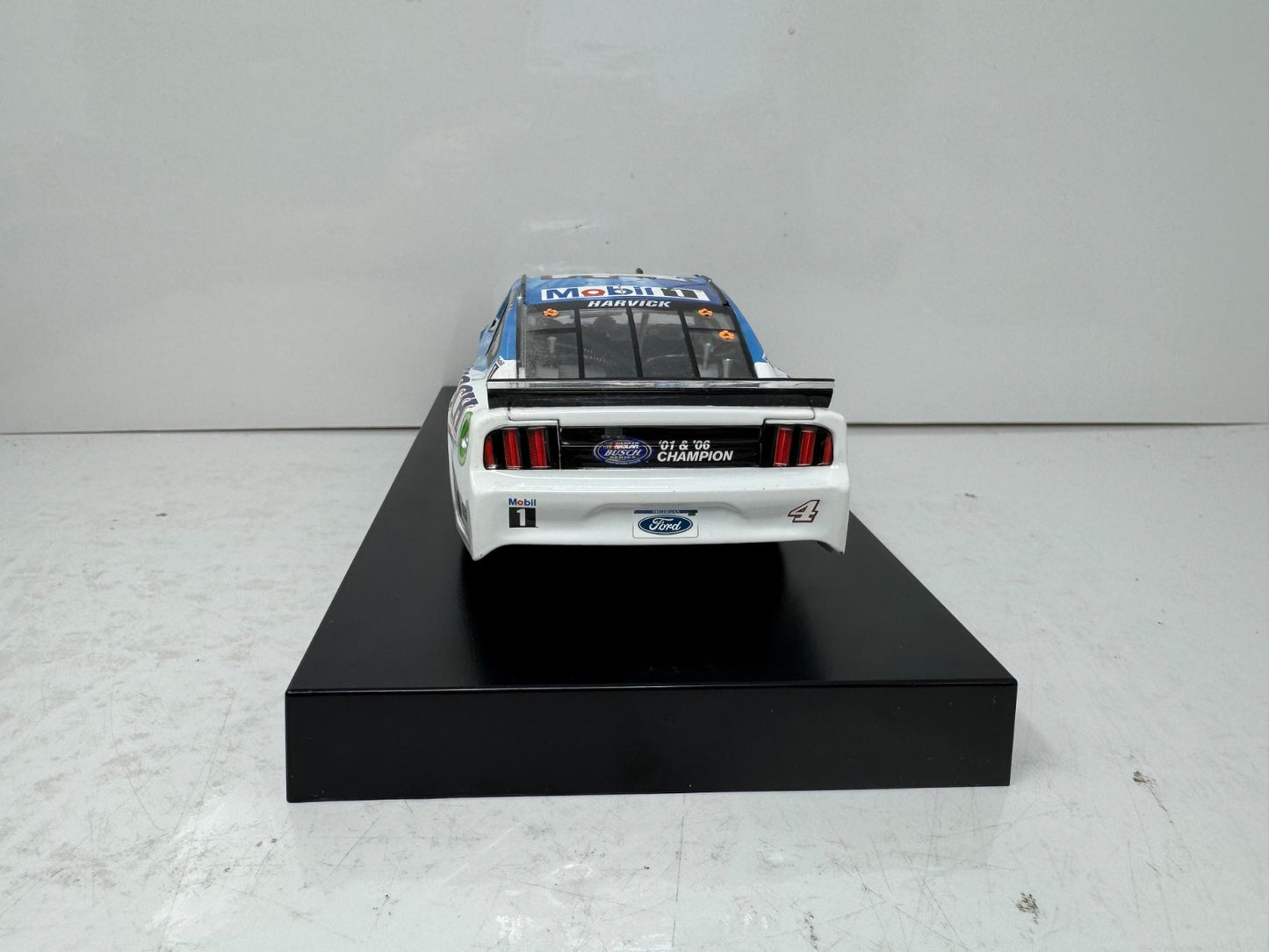 Lionel Racing Nascar #4 Kevin Harvick Busch Beer Darlington Ford Mustang 1:24 Diecast