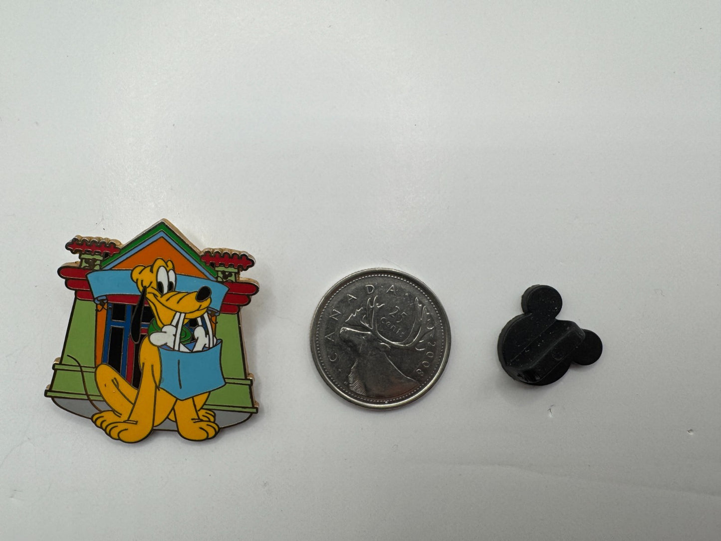 WDW Disney Pluto at World of DS Walt Disney World Attractions Trading Pin DC1S10