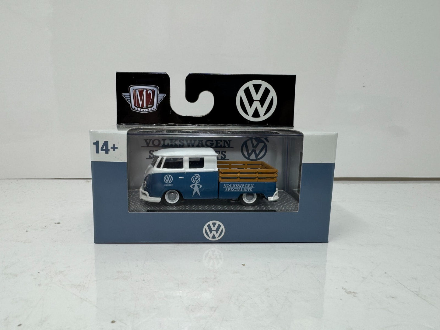 M2 Machines 1961 Volkswagen VW Double Cab Truck USA Model 1:64 Diecast