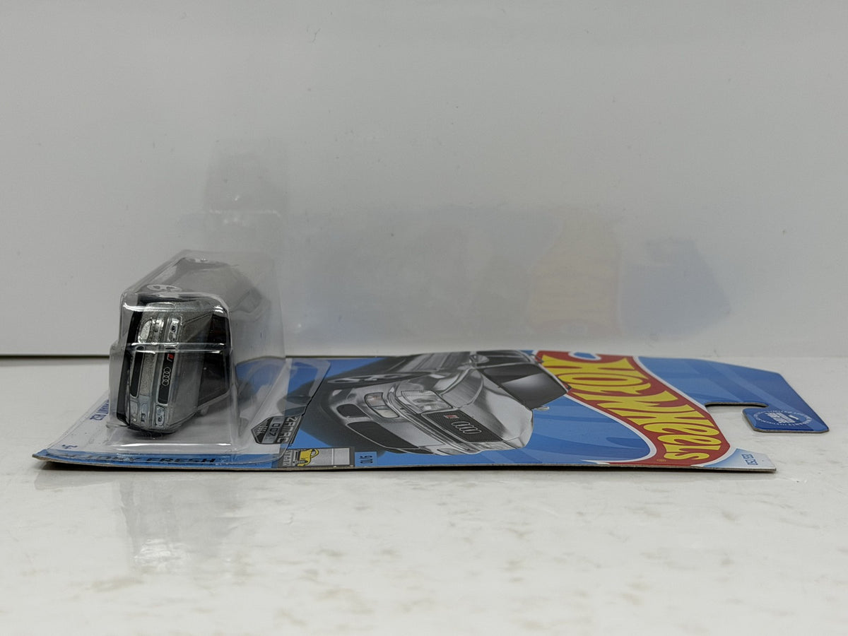 Hot Wheels ZAMAC Factory Fresh 1994 Audi Avant RS2 1:64 Diecast