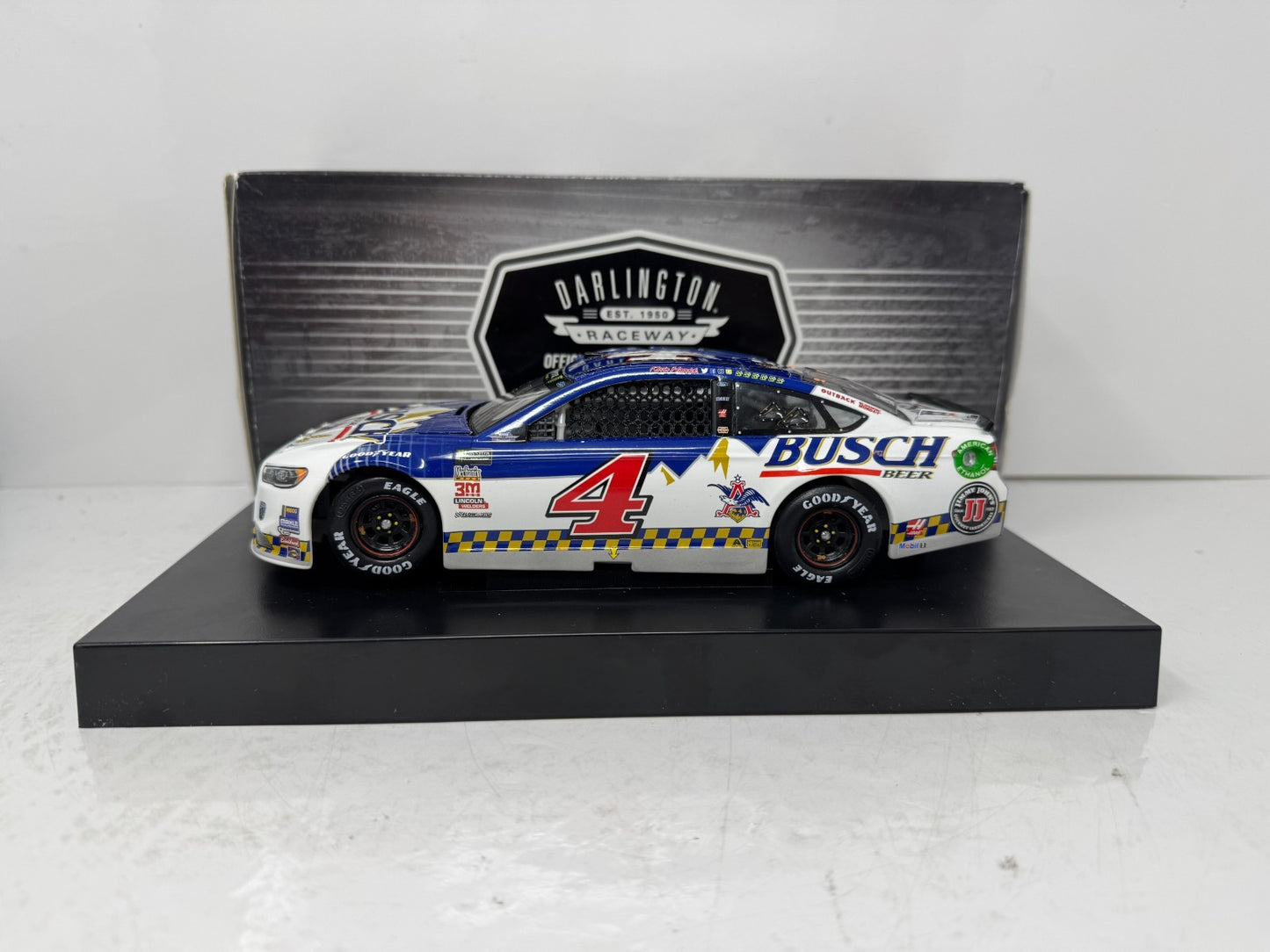 Lionel Racing Nascar #4 Kevin Harvick Busch Beer Darlington Ford Fusion 1:24 Diecast