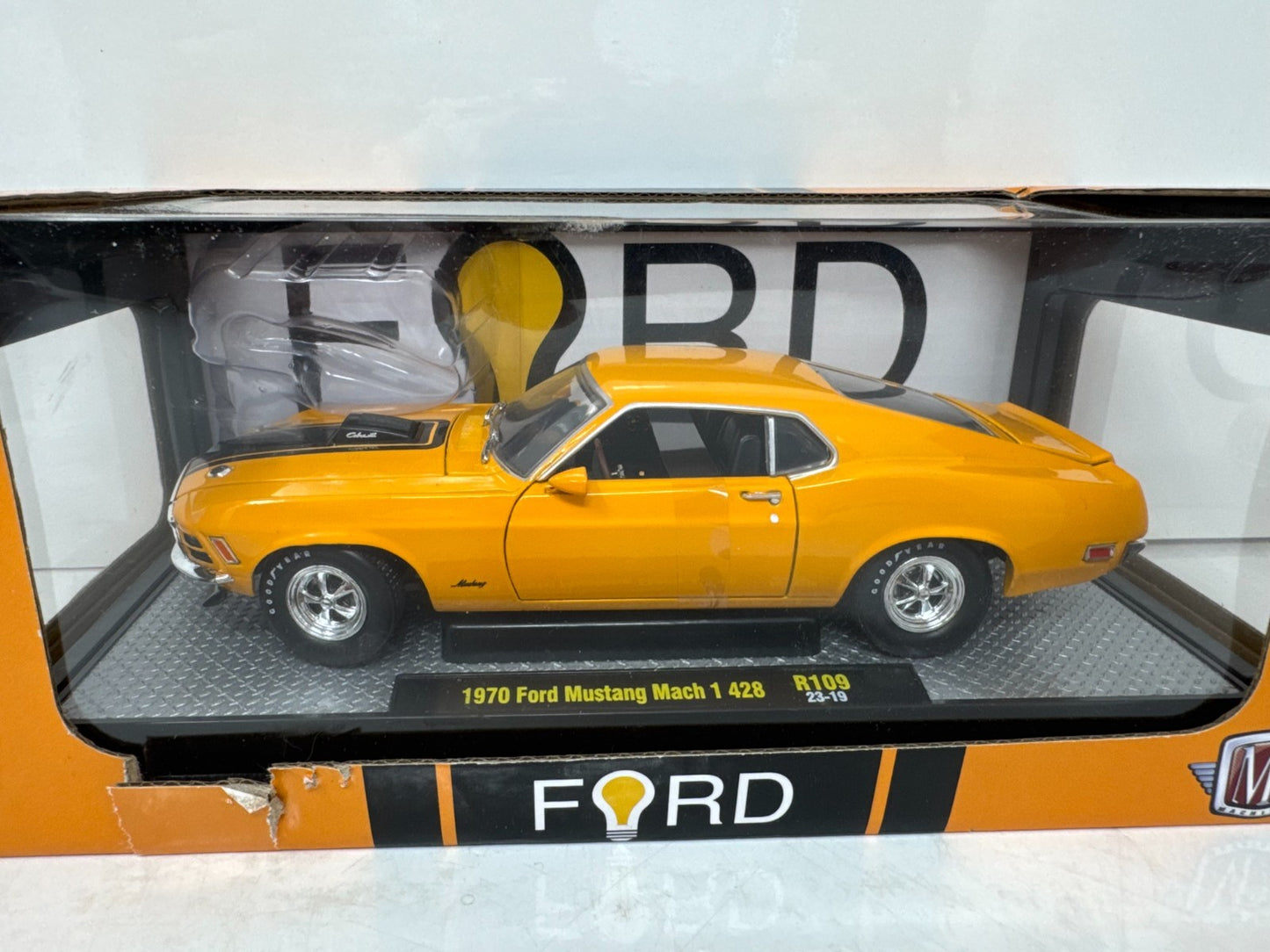 M2 Machines 1970 Ford Mustang Mach 1 428 1:24 Diecast