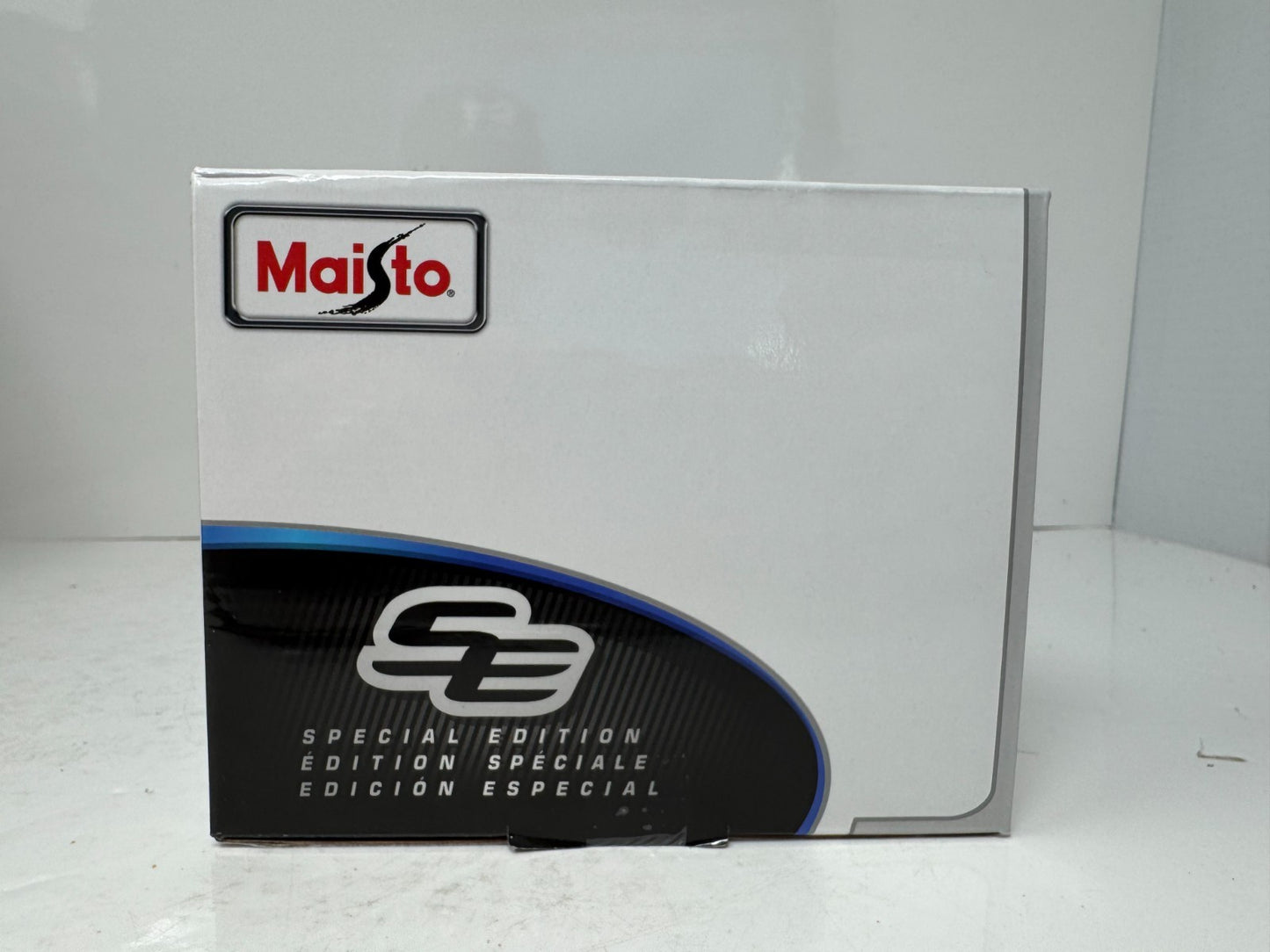 Maisto 1979 Ford F-150 Pickup Squarebody Special Edition 1:18 Diecast
