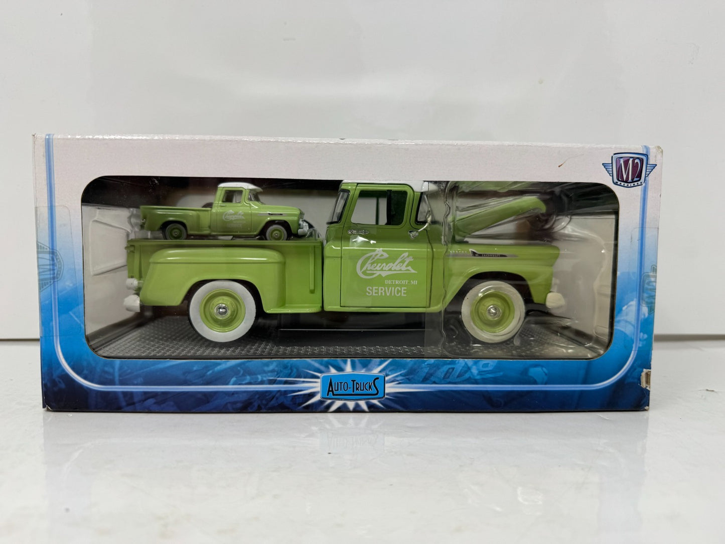 M2 Machines Auto Trucks 1958 Chevrolet Apache Step Side Limited 1:24 Diecast
