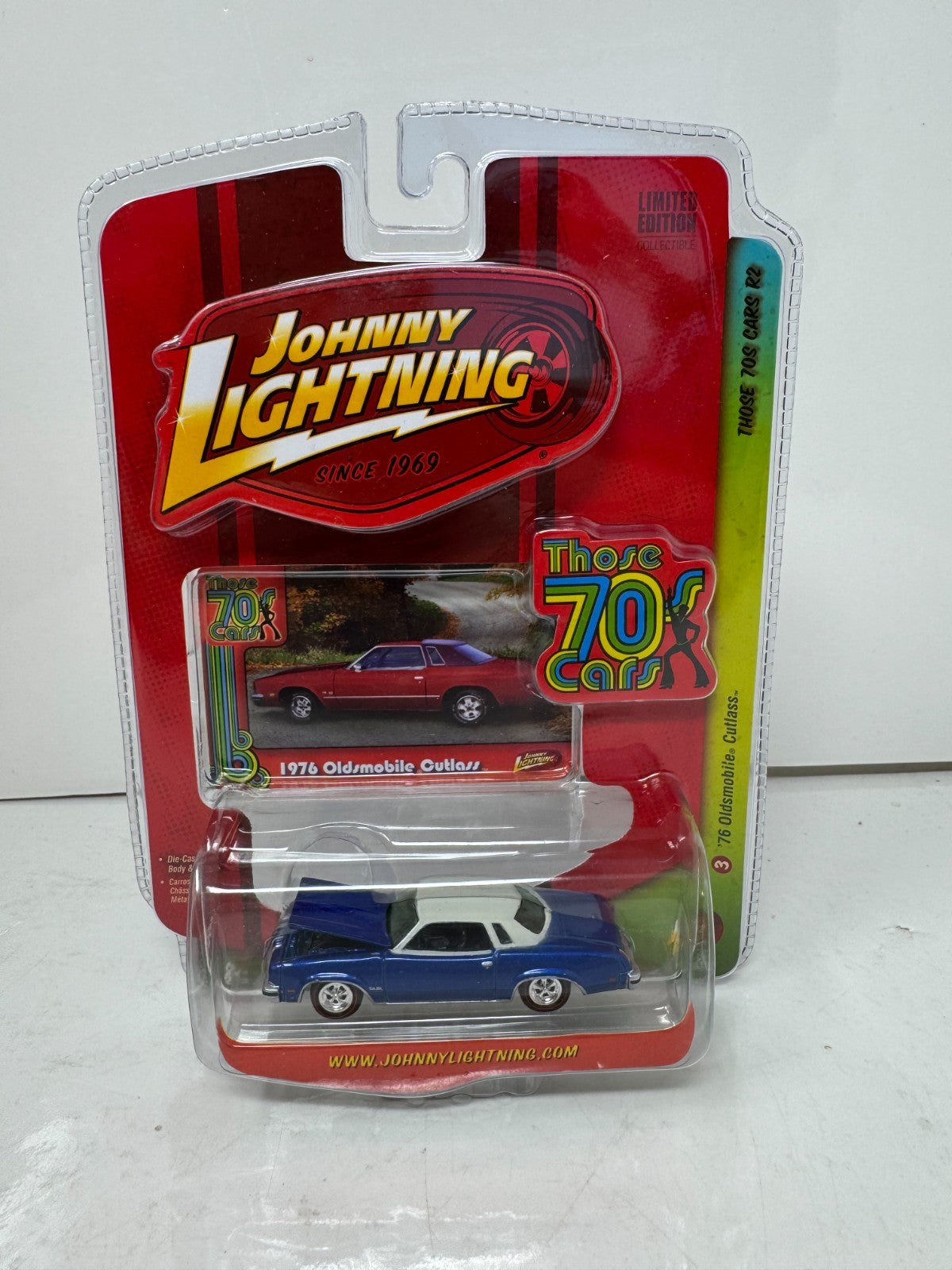 Johnny Lightning Those 70s Cars 1976 Oldsmobile Cutlass 1:64 Diecast