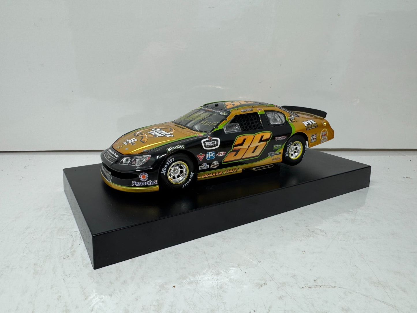 Lionel Nascar #36 Gary Elliott Quaker State 2022 Chevy 1:24 Diecast AUTOGRAPHED