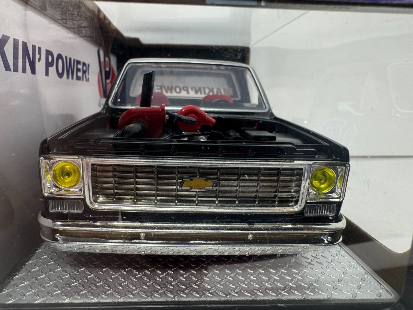 M2 Machines VP Racing Fuels 1973 Chevrolet Cheyenne Super 10 1:24 Diecast