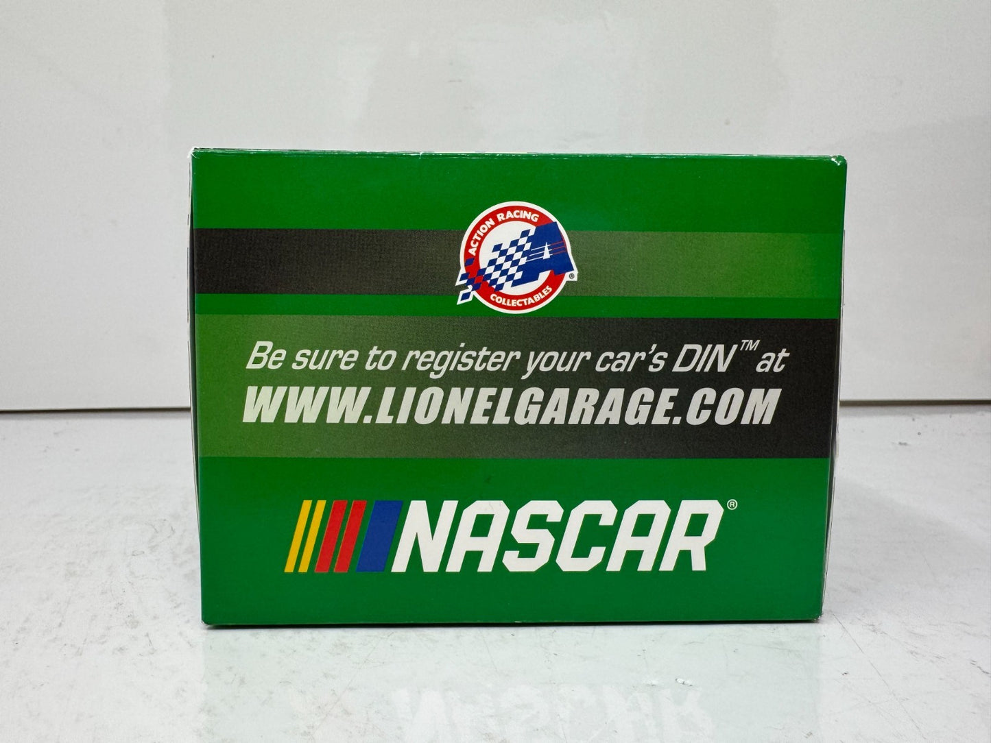 Lionel Nascar #36 Gary Elliott Quaker State 2022 Chevy 1:24 Diecast AUTOGRAPHED