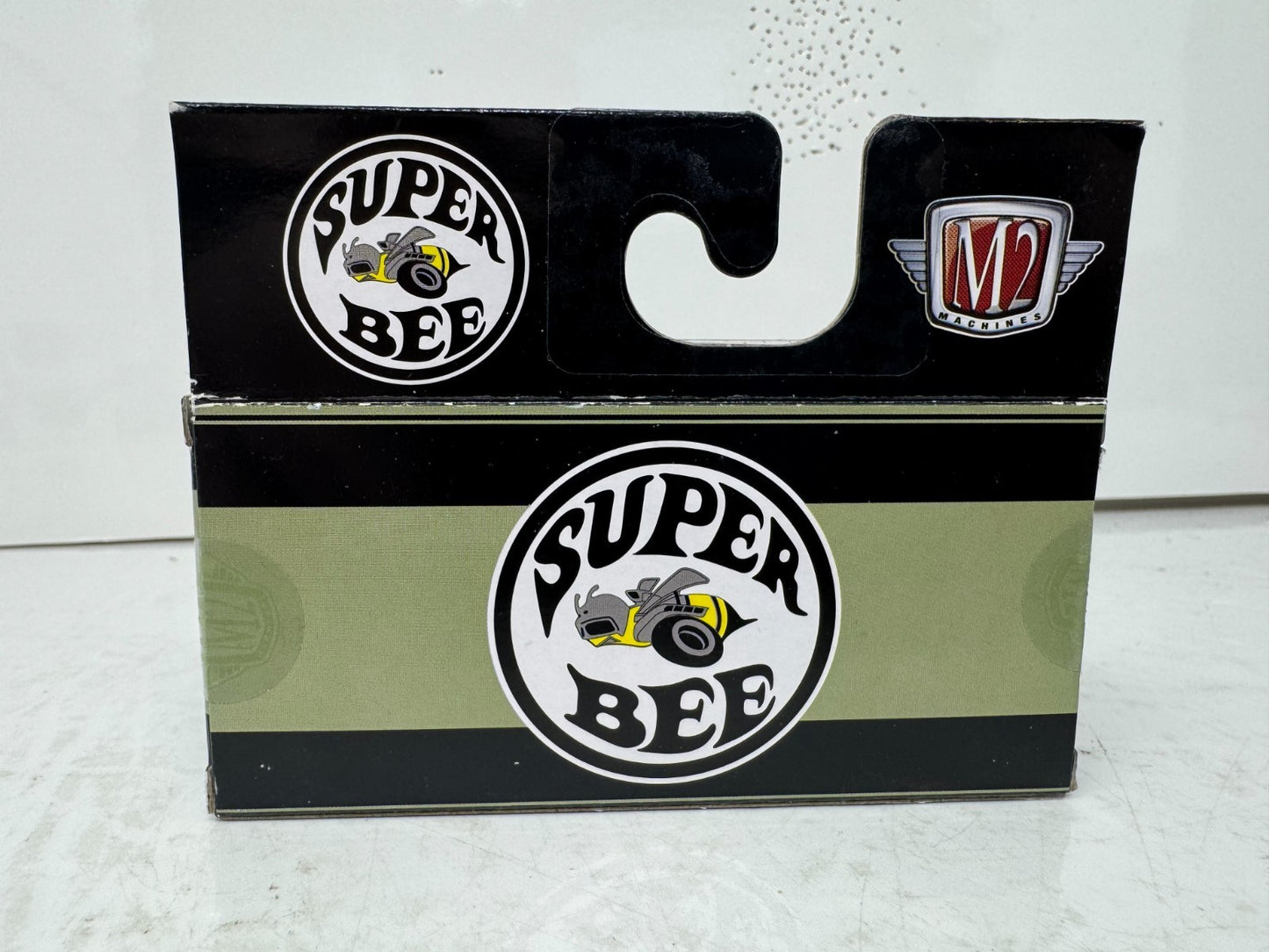 M2 Machines 1971 Dodge Charger Super Bee 1:64 Diecast