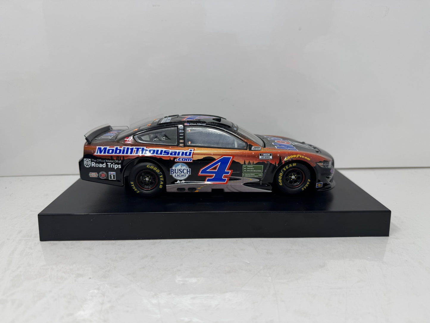 Lionel Racing Nascar #4 Kevin Harvick Mobil 1 Summer Road Trip Mustang 1:24 Diecast
