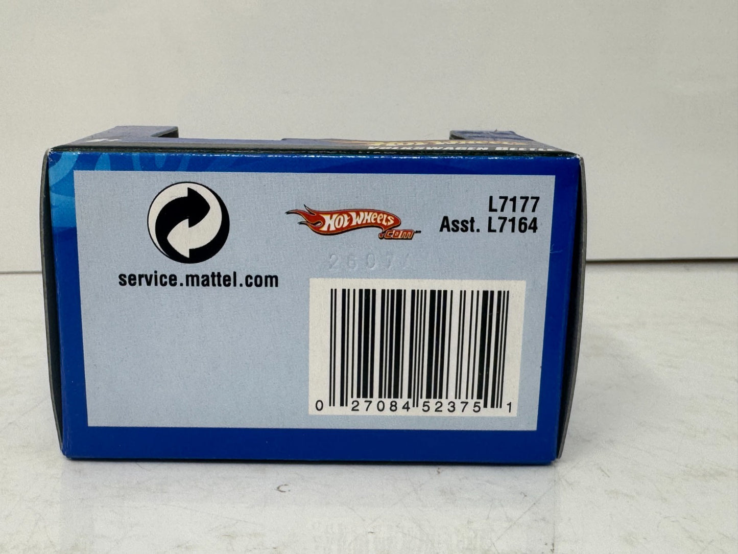 Hot Wheels Collectibles Volkswagen Beetle Green 1:87 Diecast Car w/ Case RARE