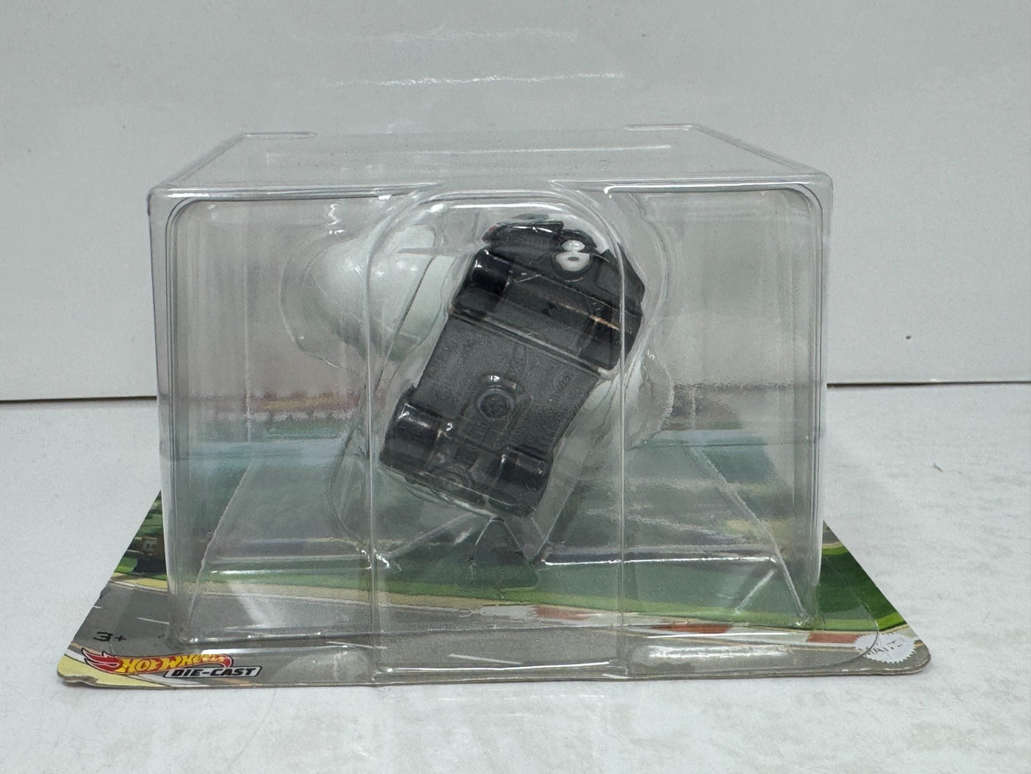 Hot Wheels Mario Kart Luigi P-Wing + Cloud Glider 1:64 Diecast