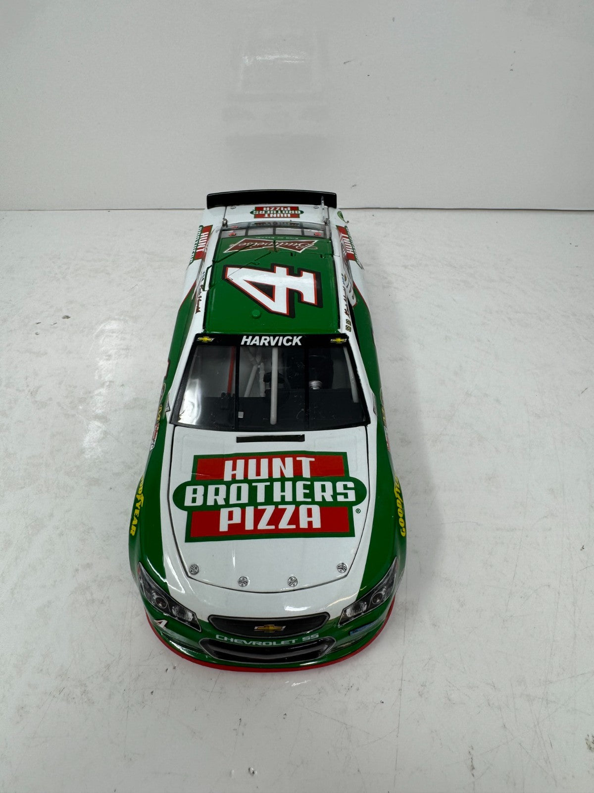 Lionel Racing Nascar #4 Kevin Harvick Hunts Brothers Pizza 2014 Chevy SS 1:24 Diecast