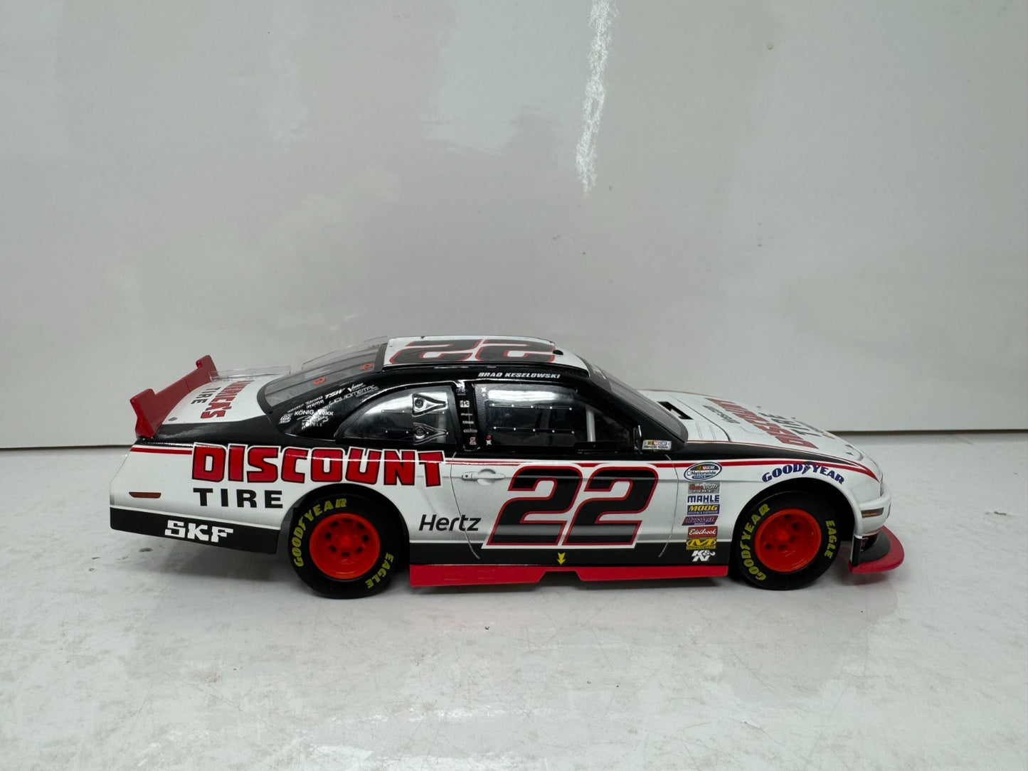 Lionel Nascar #22 Brad Keselowski Discount Tire 2014 Mustang 1:24 Diecast