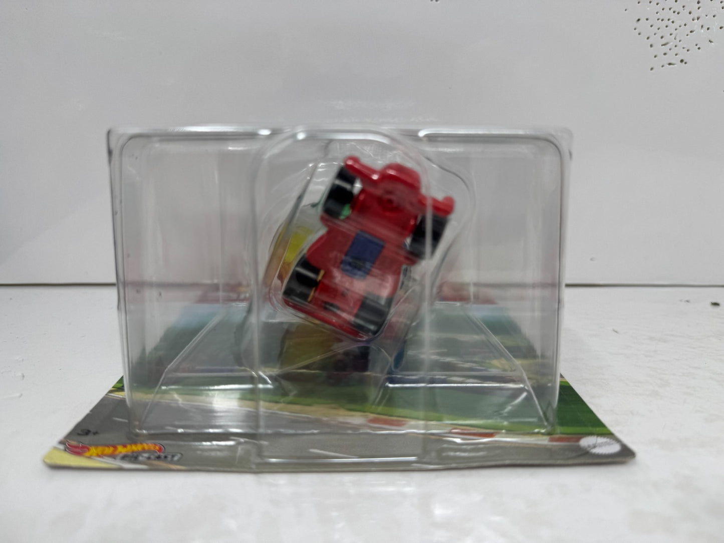 Hot Wheels Mario Kart Mario Pipe Frame + Parachute 1:64 Diecast