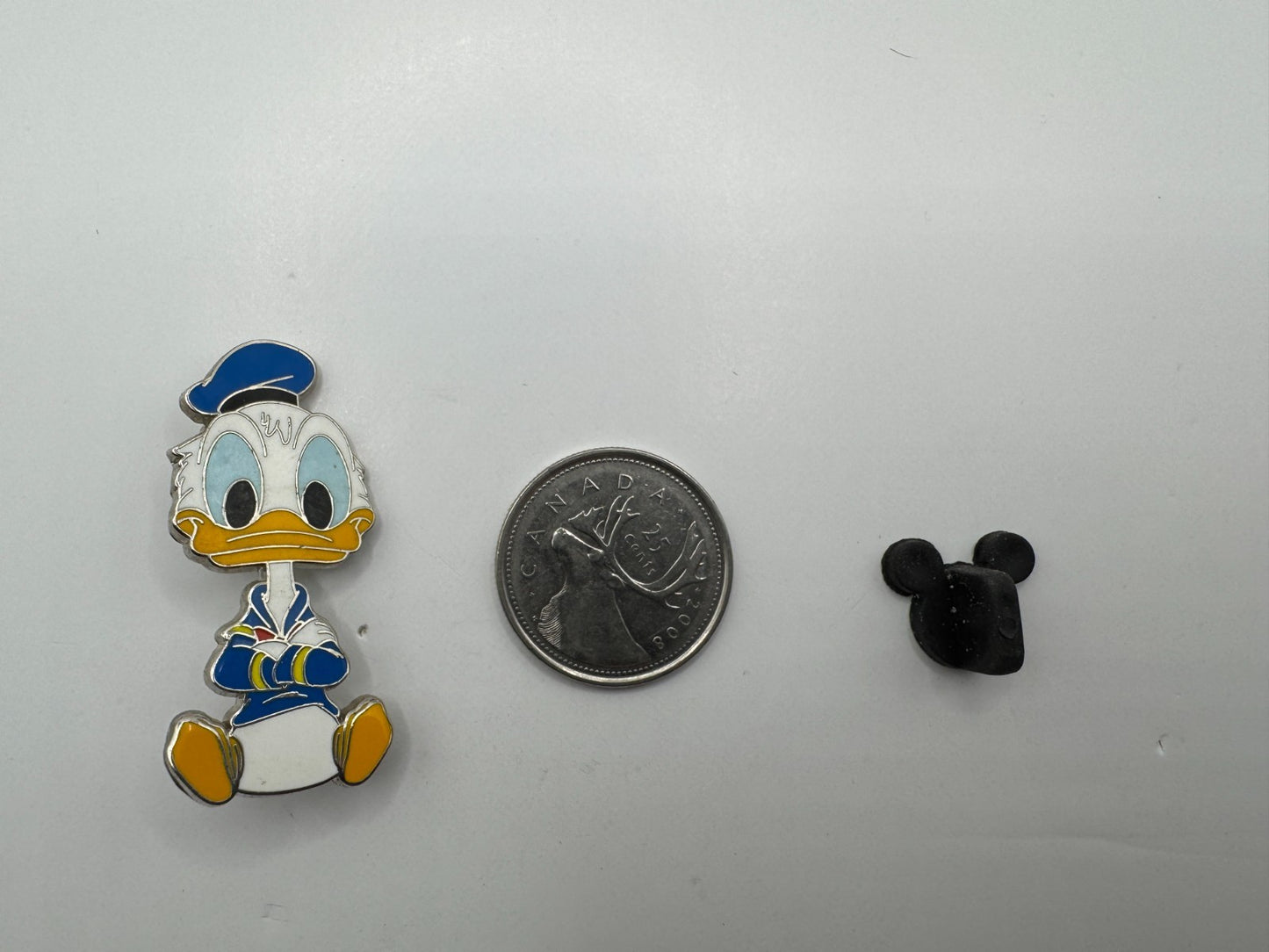 Disney Donald Duck Big Head Art Booster Trading Pin DC2S10