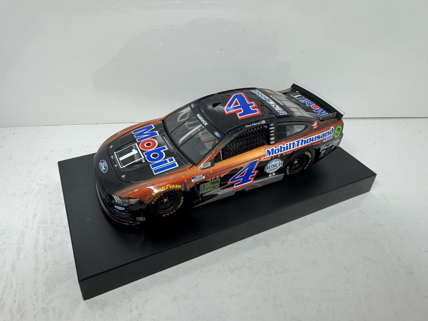 Lionel Racing Nascar #4 Kevin Harvick Mobil 1 Summer Road Trip Mustang 1:24 Diecast