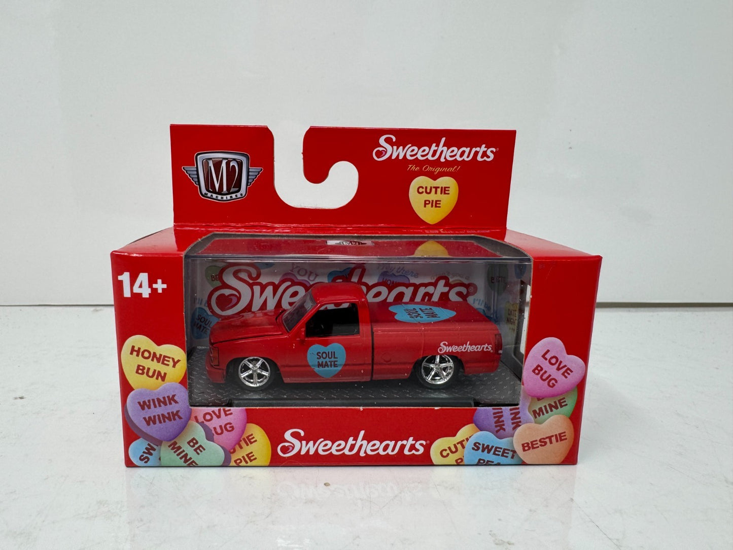 M2 Machines Sweethearts 1992 Chevrolet C1500 SS 454 1:64 Diecast