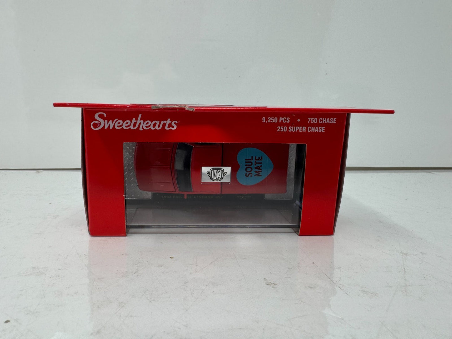 M2 Machines Sweethearts 1992 Chevrolet C1500 SS 454 1:64 Diecast