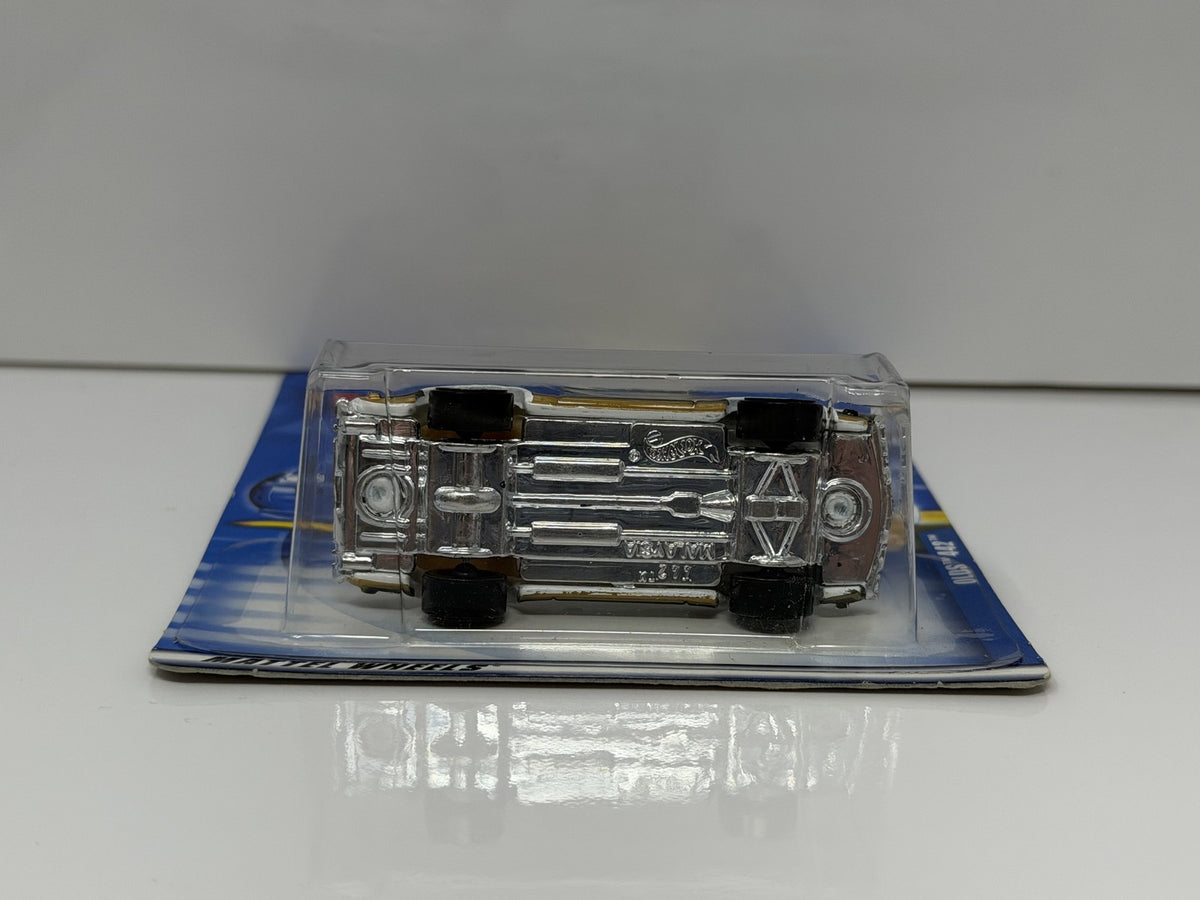 Hot Wheels Olds 442 1:64 Diecast White