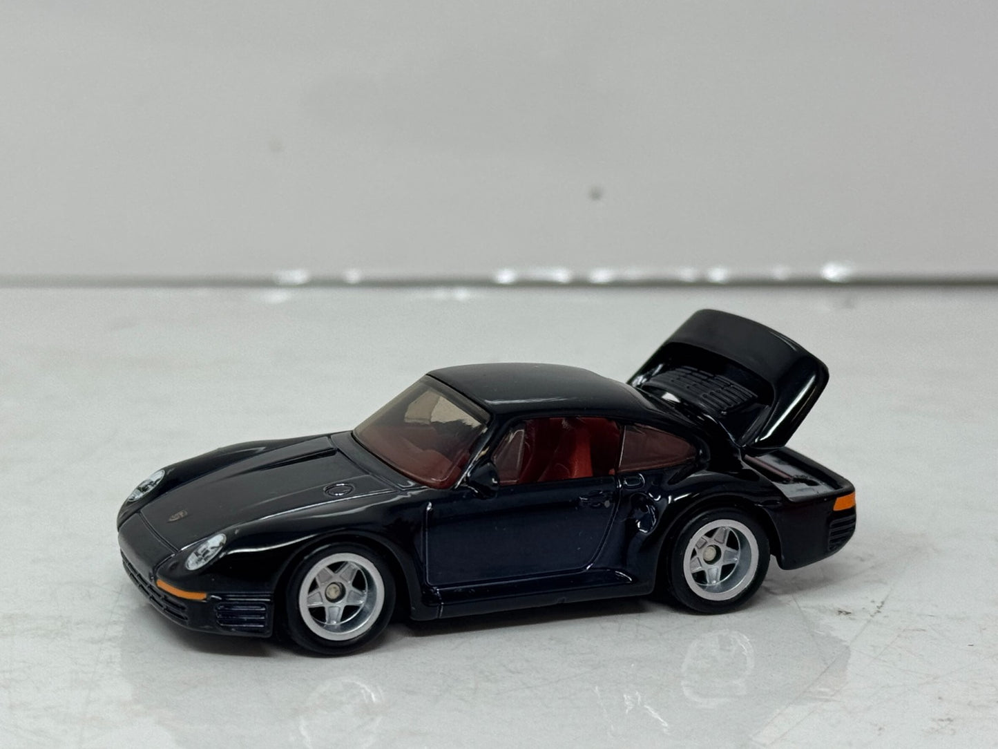 Hot Wheels Red Line Club Exclusive 1986 Porsche 959 1:64 Diecast RLC