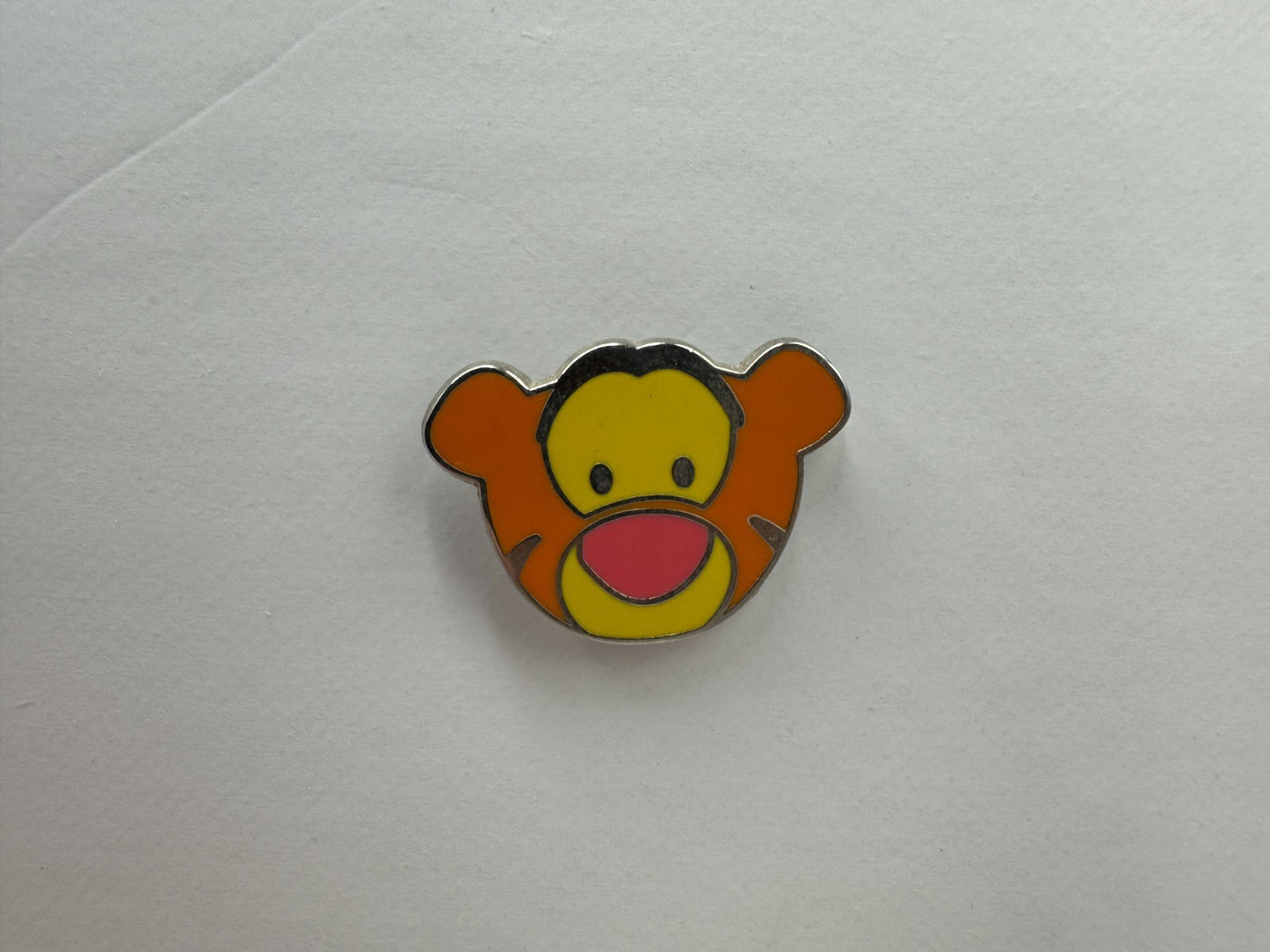 Disney Cute Characters Winnie the Pooh Tigger Face Trading Pin DC1S18